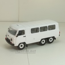 УАЗ-452К автобус длиннобазный 3-х осный (пластик крашенный) белый